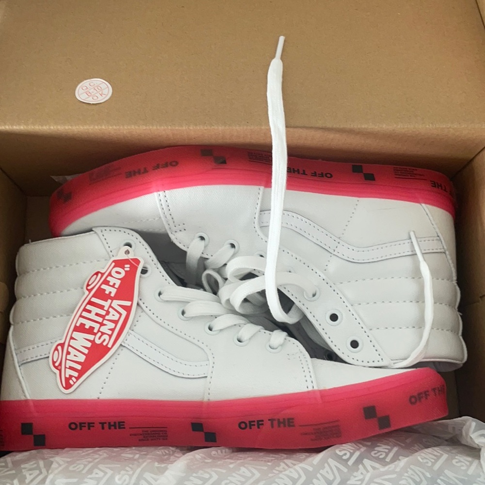Off-the-wall vans pink gum bottoms